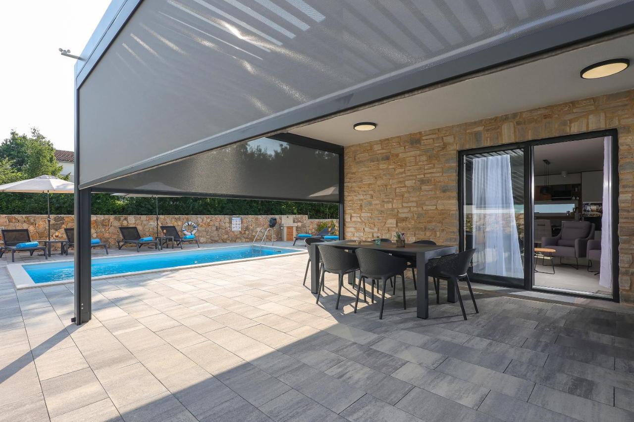 Villa Kaoru Brand New Villa With A Heated Swimming Pool Malinska Buitenkant foto
